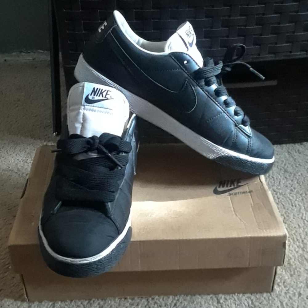 Nike blazer low top size 7
